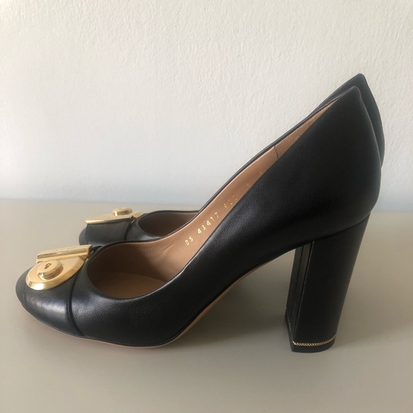 Ferragamo Never Been Worn Round Toe Leather Pumps - Picture 2 of 6